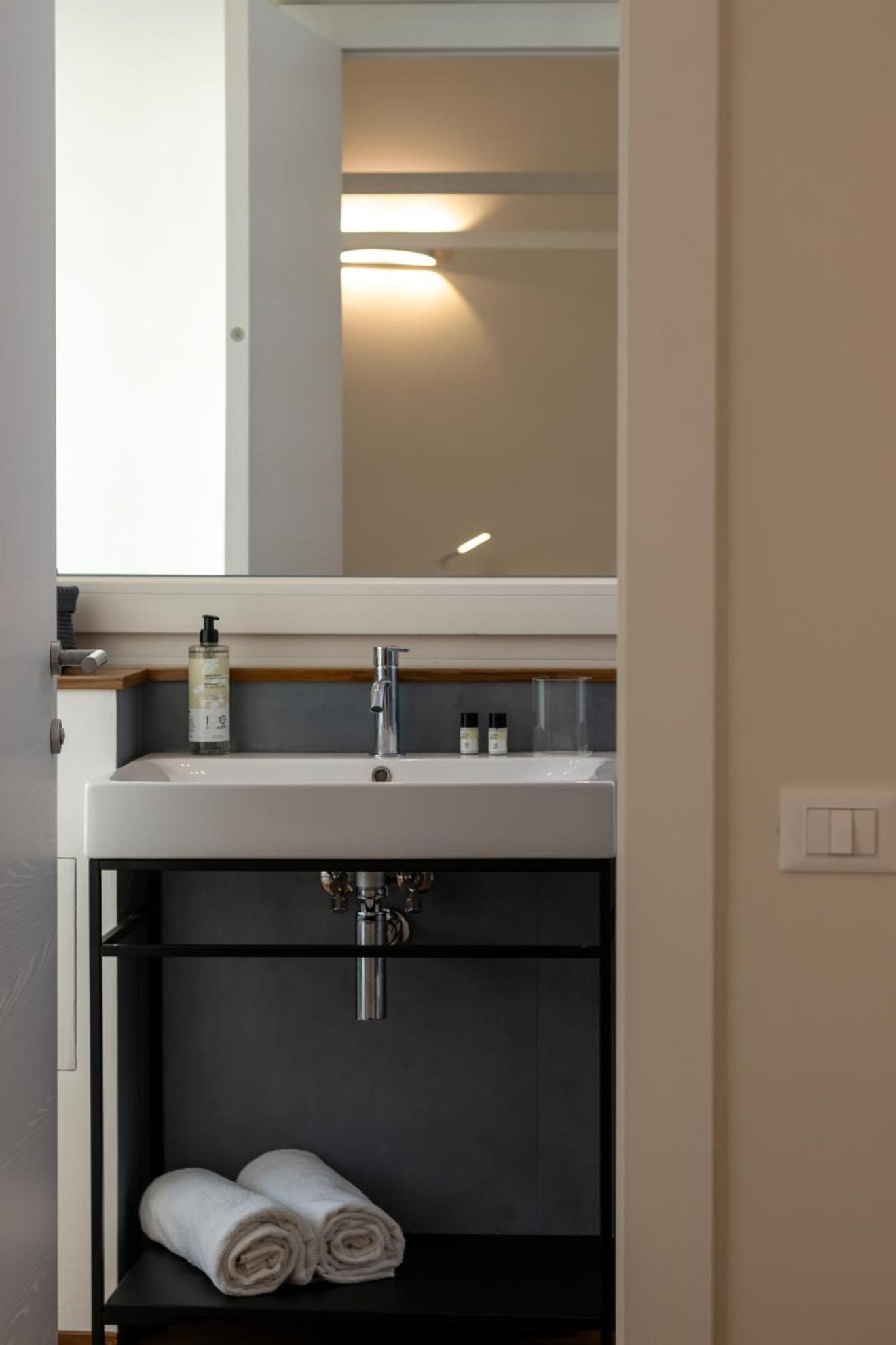 Il Faro Luxury Rooms & Lounge 斯培西亚 外观 照片